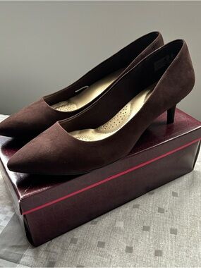 Dexflex Comfort Shoes - Brown Pointed Toe Suede Heels